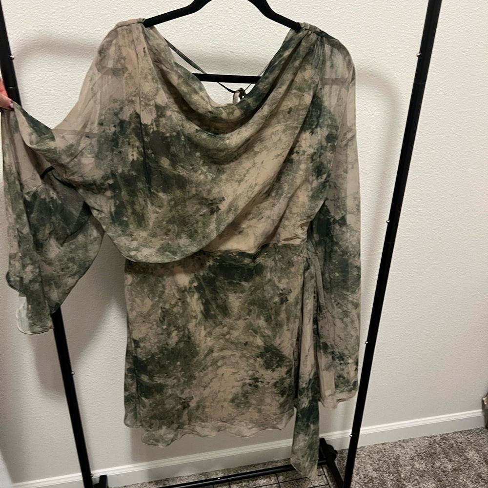 Long sleeve cowl slash neck mini dress with asymmetric hem - Picture 4 of 10